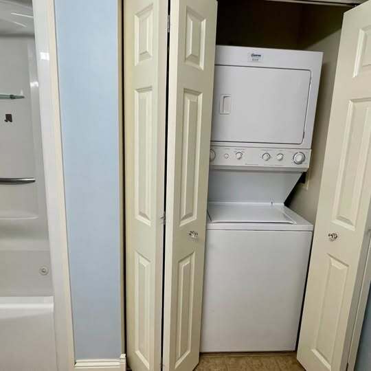 Building Photo - 360 W Washington Ave