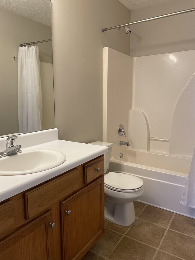 Building Photo - 409 Bridgewater Cir