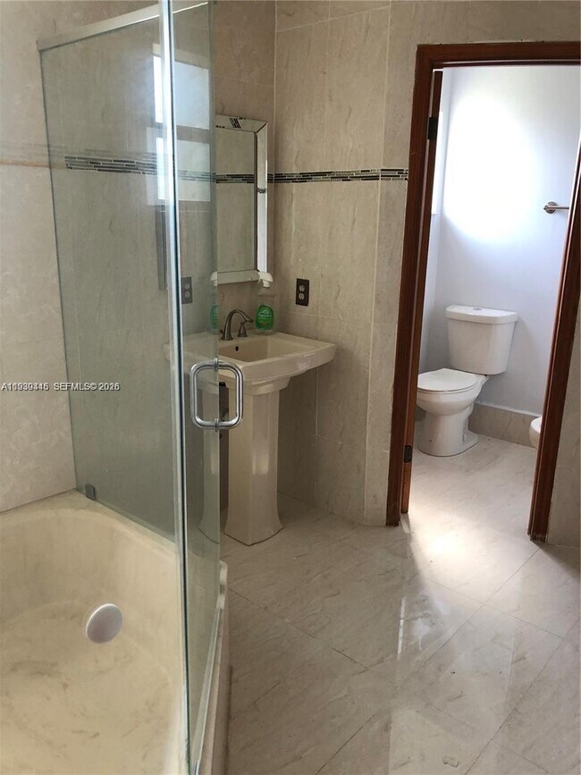 Building Photo - 8880 SW 6th Ln