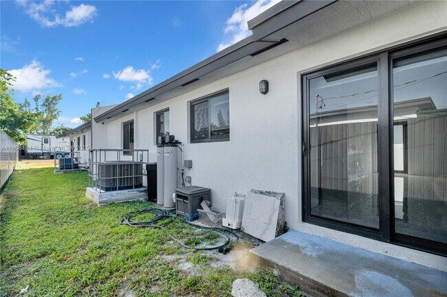 Building Photo - 2490 NW 44th St