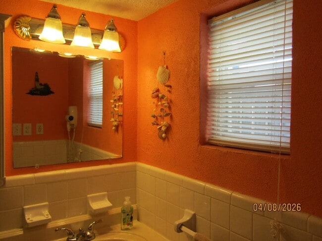 Building Photo - 2204 Perrin Dr