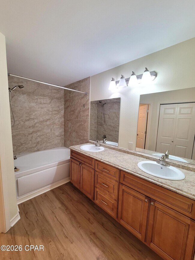 Building Photo - 3225 E Azalea Ave