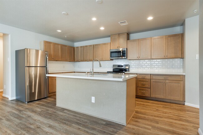 Building Photo - 211 Pk Pl Cir