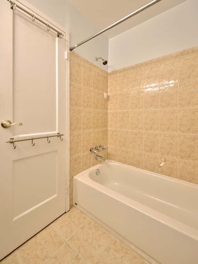 Building Photo - Charming and private 3BR, 2FB home located...