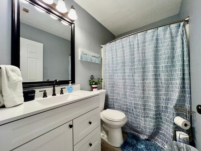 Building Photo - 3 bedroom home w/ privately fenced yard + hot tub.