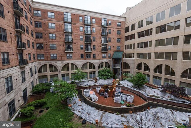 Building Photo - 1111 25th St NW