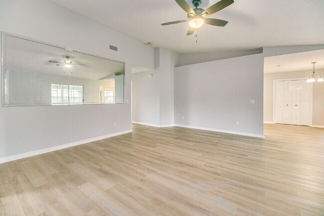 Building Photo - Beautiful property in highly desirable Lilian Woods Subdivision!