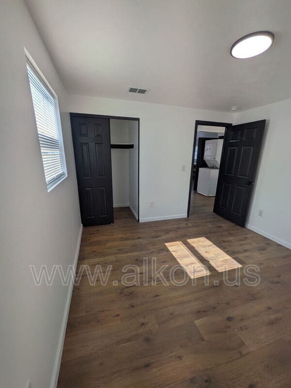 Building Photo - 949 Perry Hwy