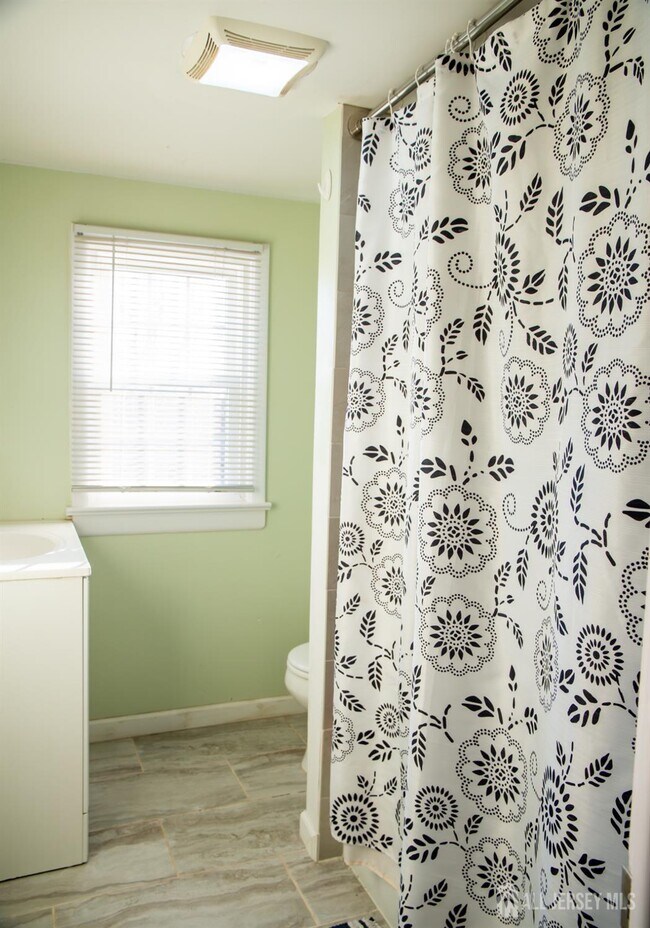 Building Photo - 13 Eberly Pl