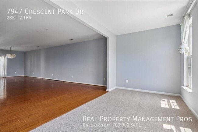 Building Photo - 7947 Crescent Park Dr