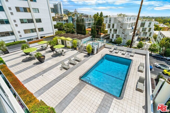 Building Photo - 1155 N La Cienega Blvd