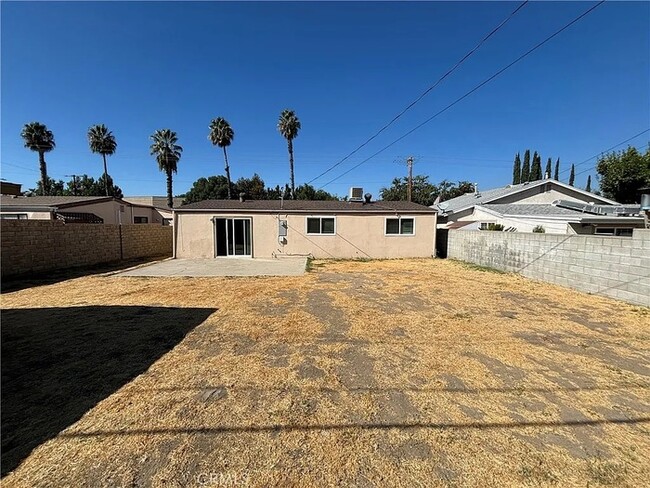 Building Photo - Beautiful 4 bedroom home in Canyon Country!