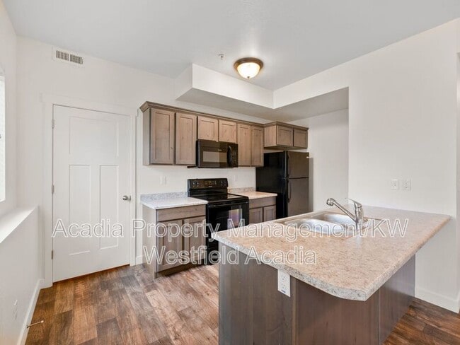 Building Photo - 656 W Meadow Dr