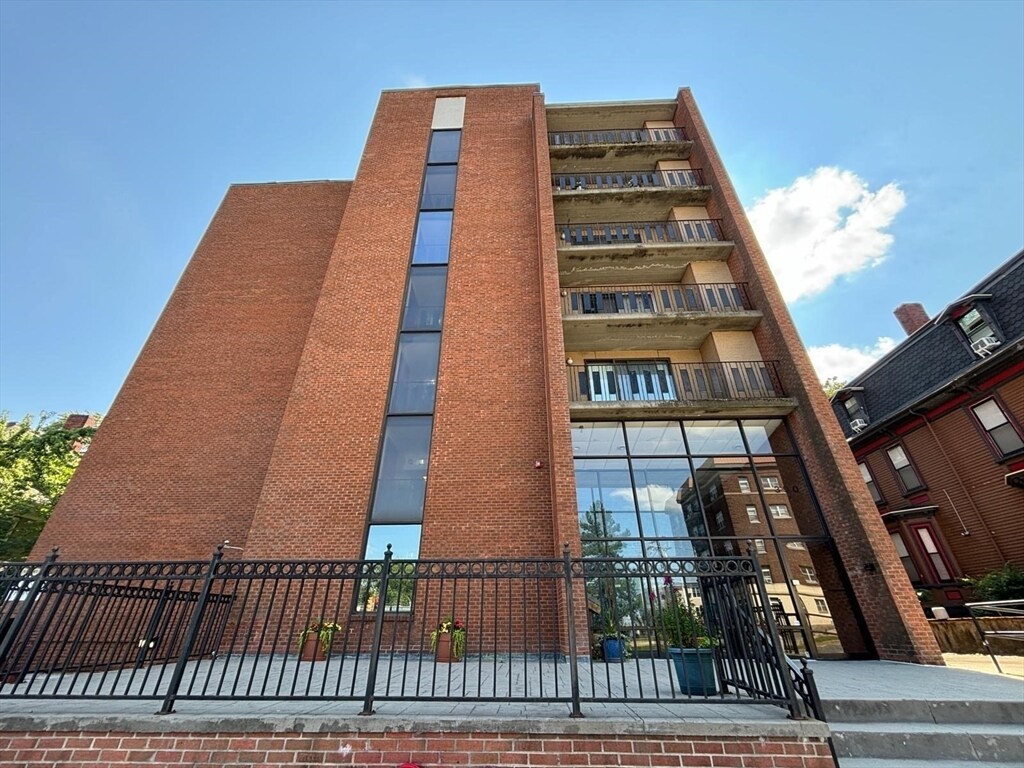 Building Photo - 391 Broadway