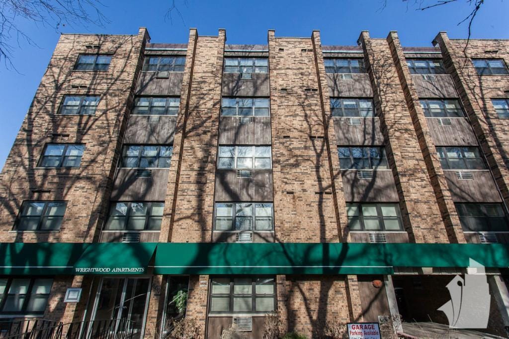 Building Photo - 665 W Wrightwood