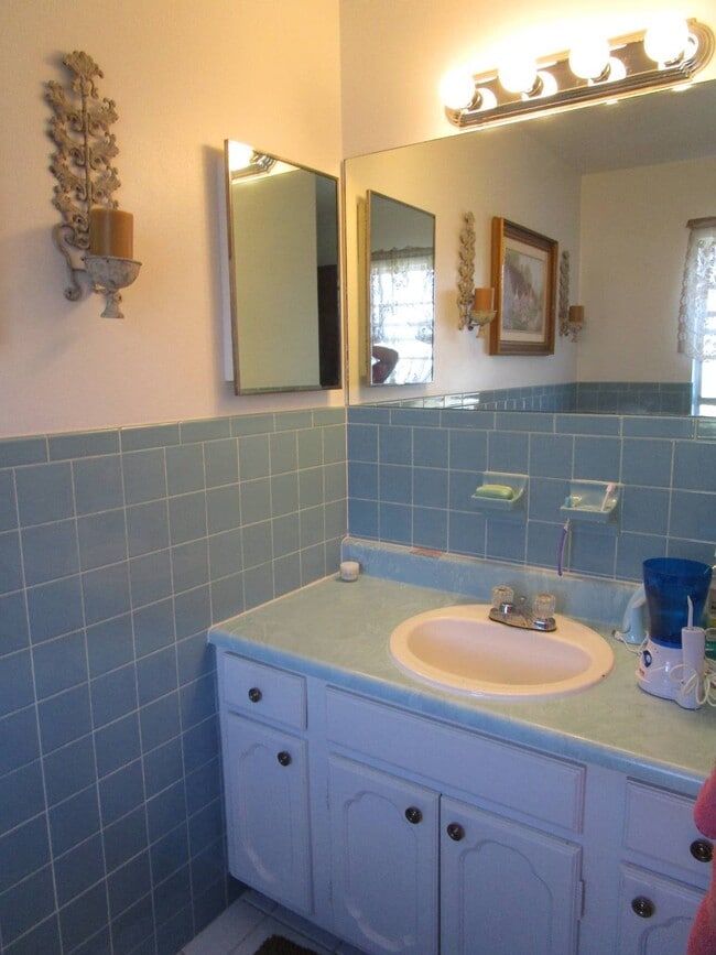 Building Photo - 2641 Greenacre Dr