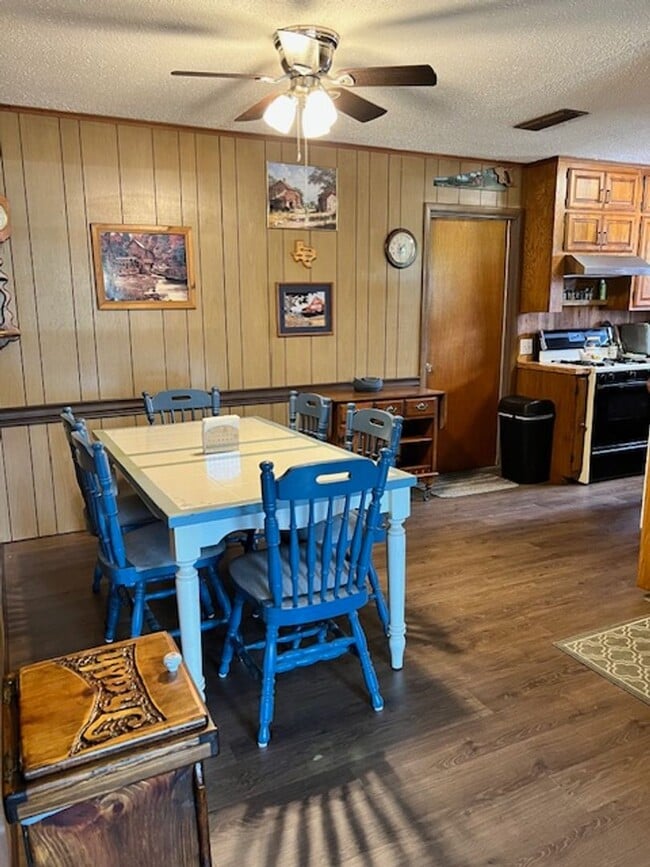 Building Photo - 301 W Main St