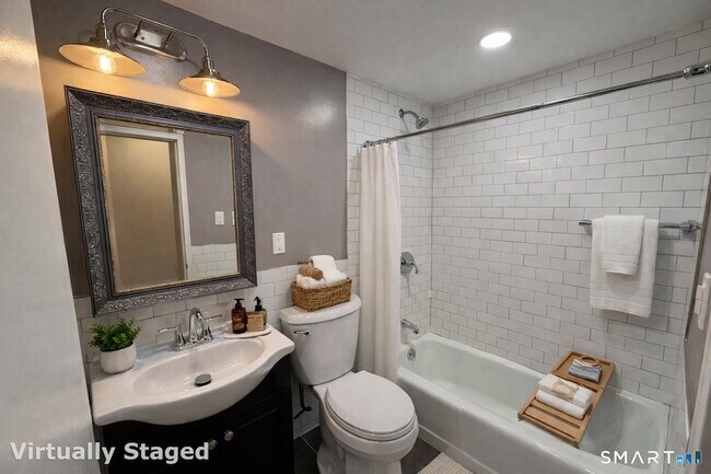 Building Photo - 1168 Main St