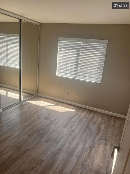 Building Photo - 10235 Madrid Way