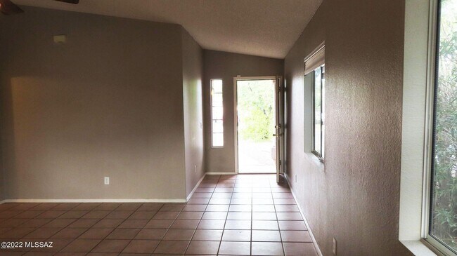 Building Photo - 4641 S Fenwick Dr