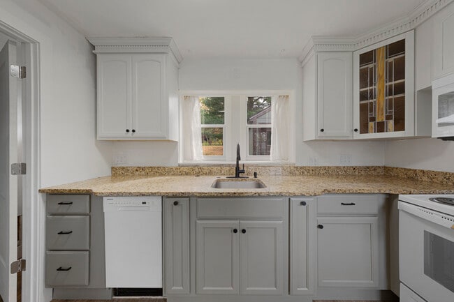 Building Photo - 107 Gwyn Ave