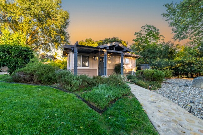 Building Photo - 348 Lark Ellen Ave