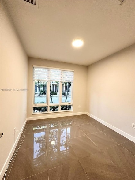 Building Photo - 10560 NW 63rd Terrace