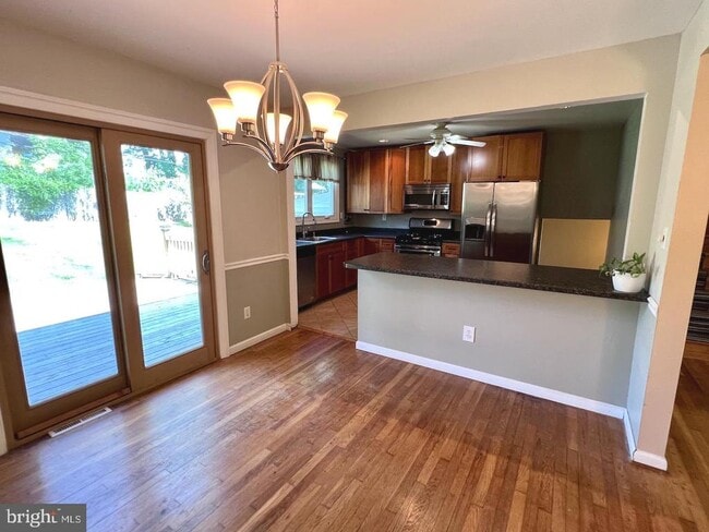 Building Photo - 2208 Jamaica Dr