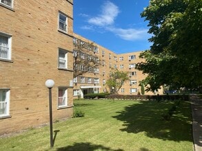 Building Photo - 6160 N Damen Ave