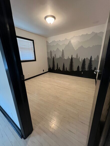 Building Photo - 518 5th St