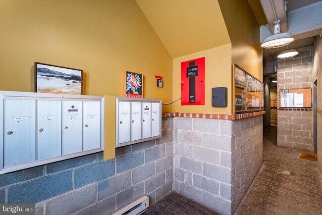 Building Photo - 144-50 W Laurel St