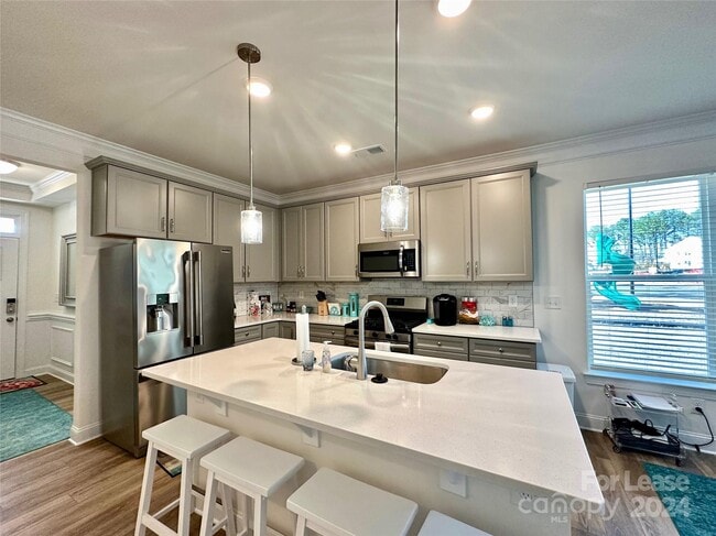 Building Photo - 4020 Rothwood Ln
