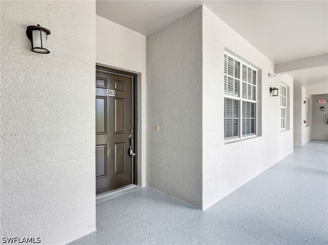 Building Photo - 1882 Tarpon Bay Dr S