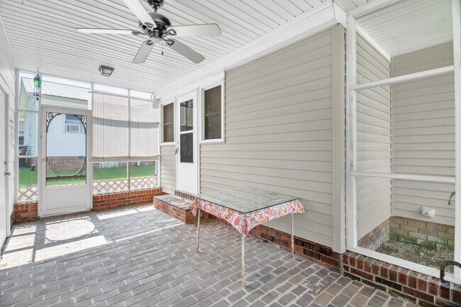 Building Photo - Cute 3 bedroom, 1 bathroom in High Point