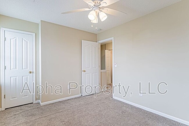Building Photo - 8 Cotter Ln