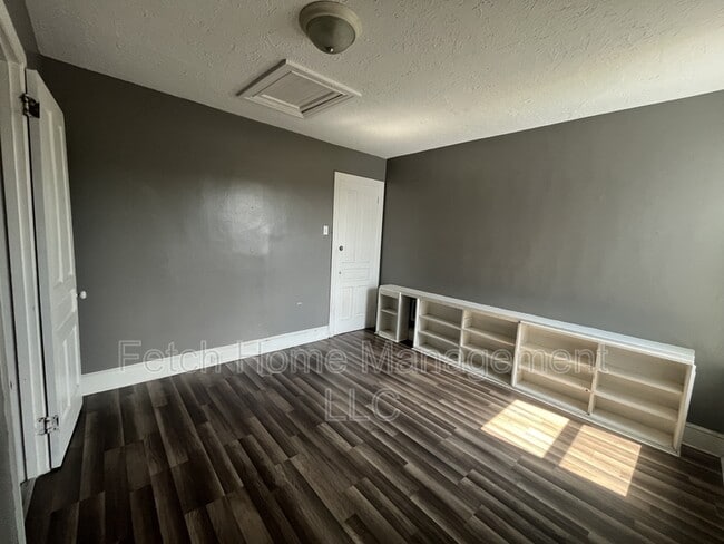 Building Photo - 106 S Pershing Ave
