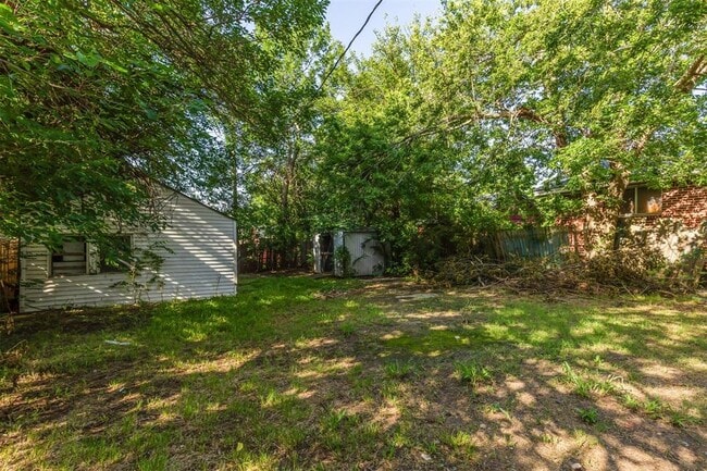 Building Photo - 306 W Mimosa Dr