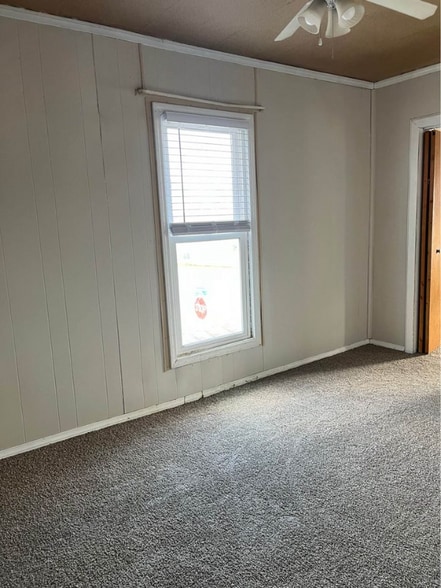 Building Photo - 114 E Main St