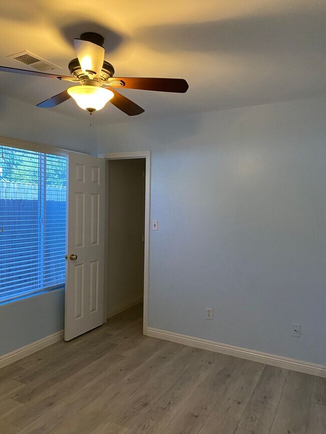 Building Photo - Adorable Home in NW Bakersfield
