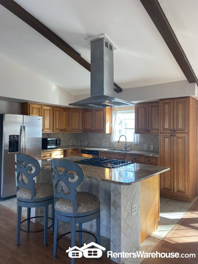 Building Photo - 750 Hyde Park Dr