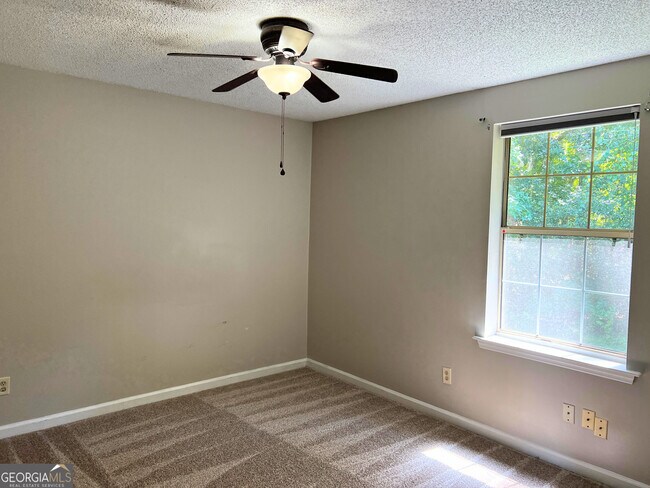 Building Photo - 410 Admiral's Walk Dr