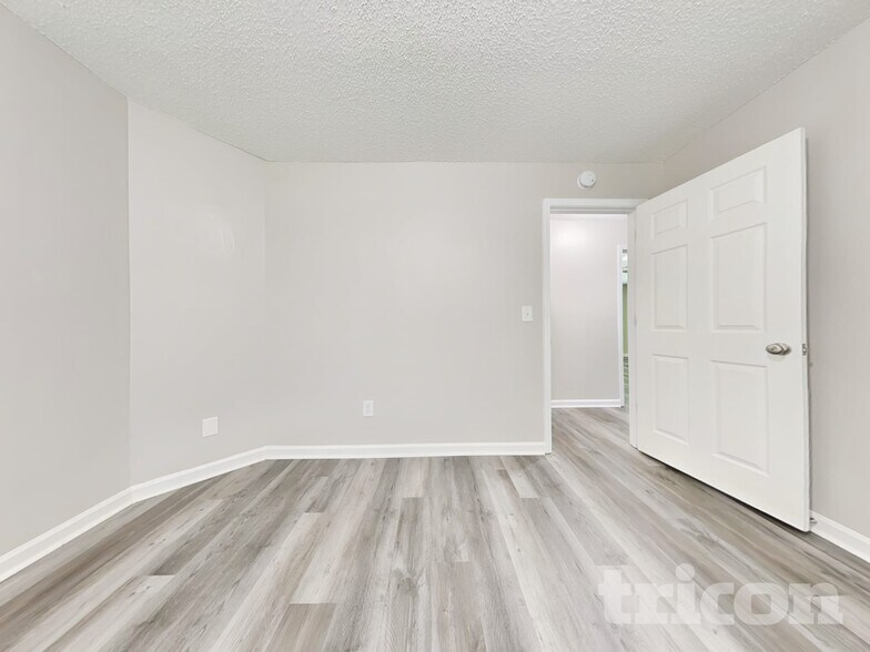 Building Photo - 745 Remington Cir