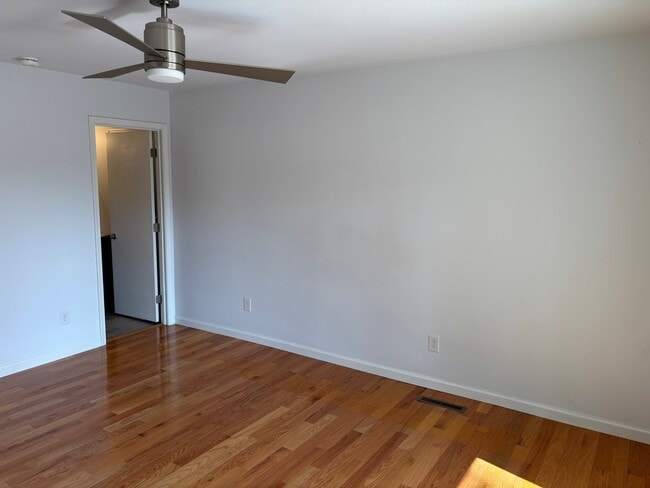 Building Photo - 60 Gingham Ln