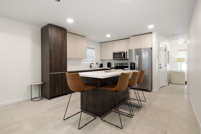 Building Photo - 211 N 8th St