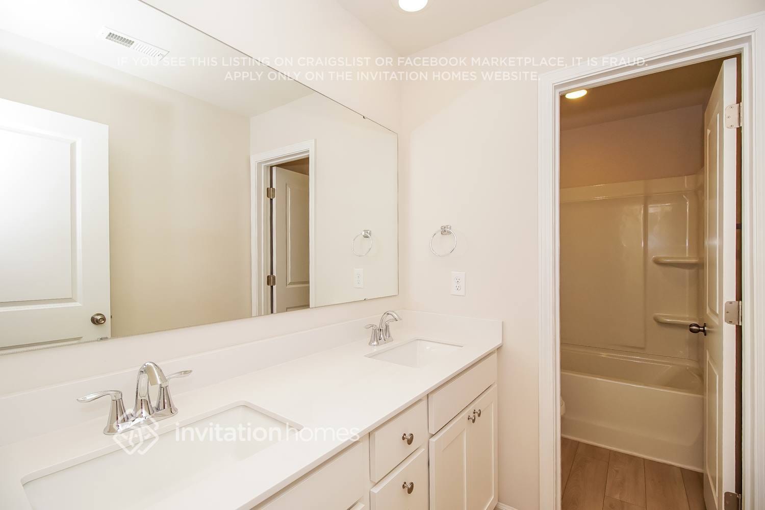 Building Photo - 360 Hollingswood Dr