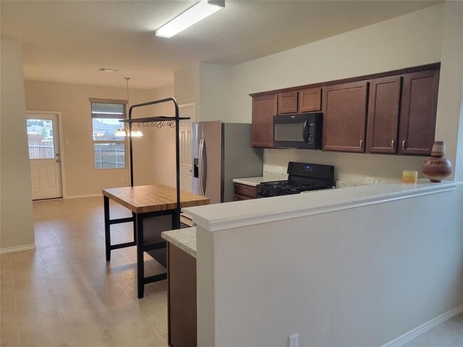 Building Photo - 221 Compania Cove