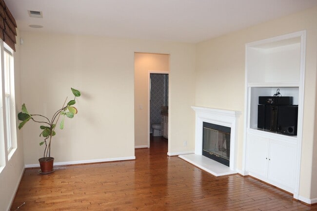 Building Photo - Communication Hill 4 bed 2.5 bath Single Family Home