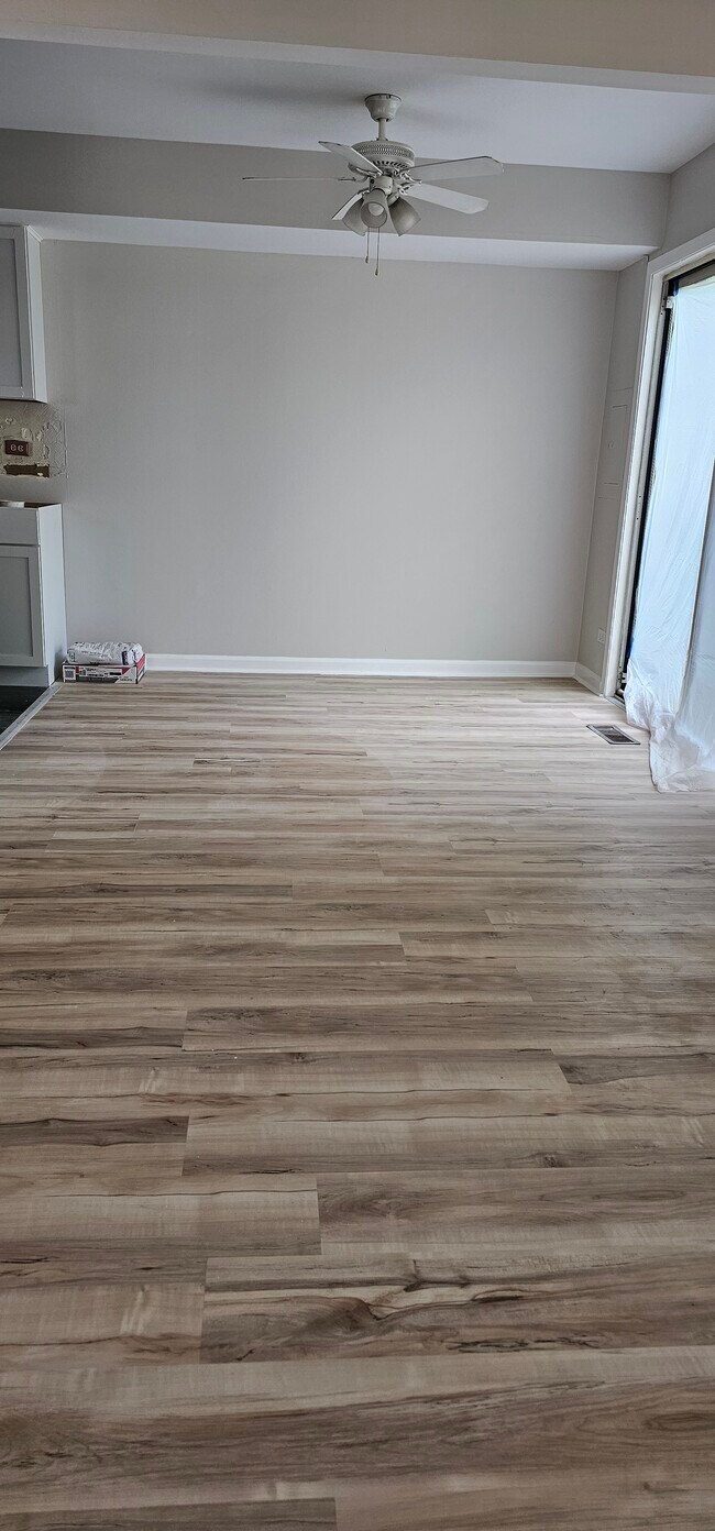 Dinning Room - 115 Hazelnut Dr