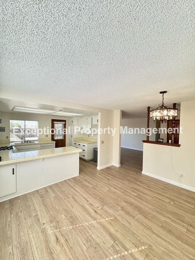 Building Photo - Ready to move in 3 bedroom 2 bath home