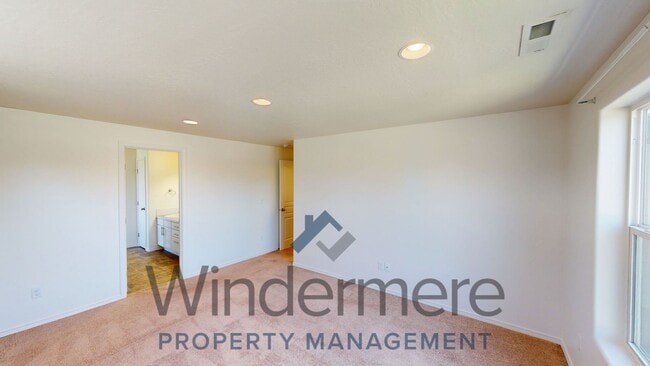 Building Photo - 229 Kokanee Ln